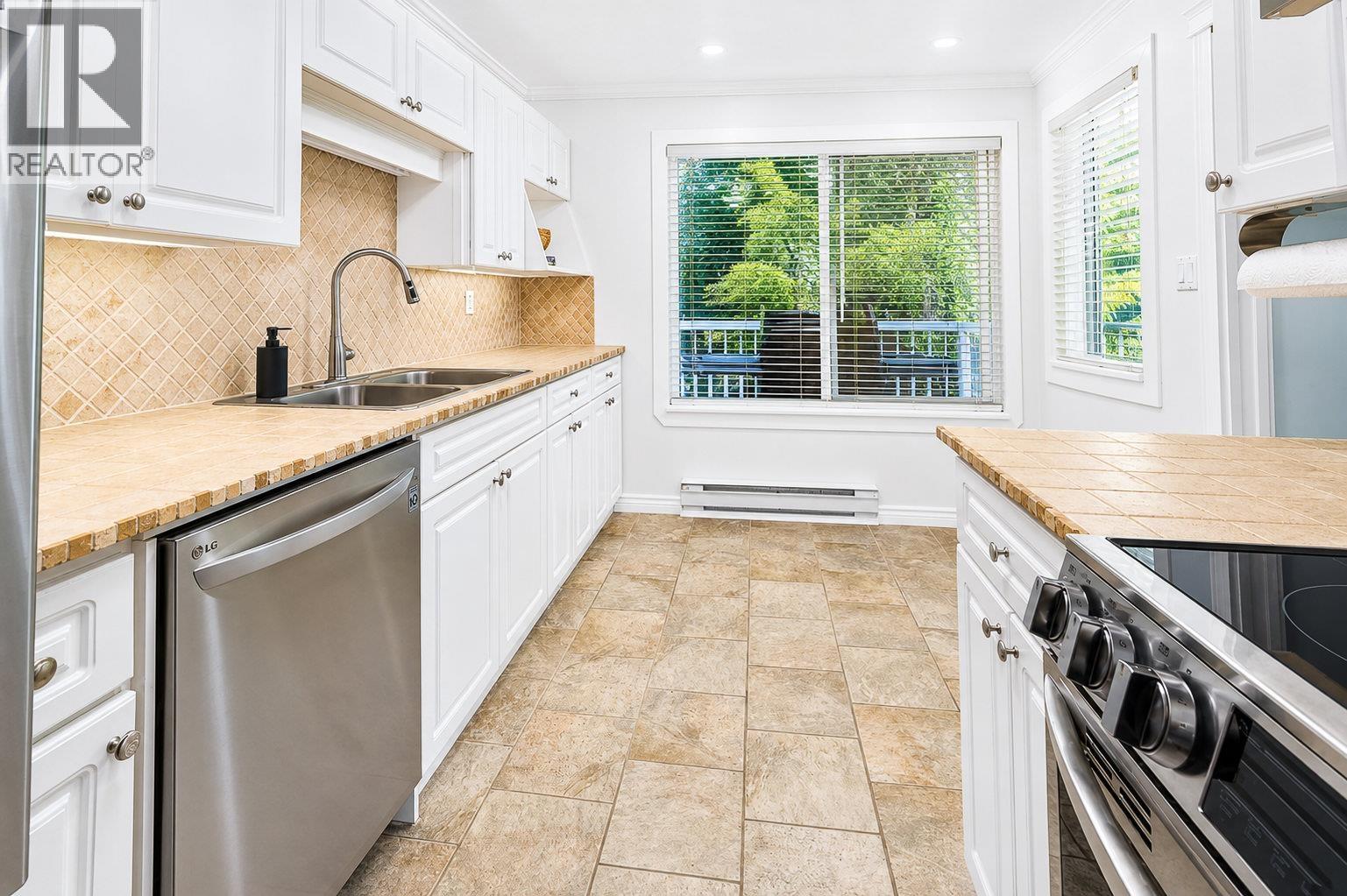 301 3088 FLINT STREET, Port Coquitlam