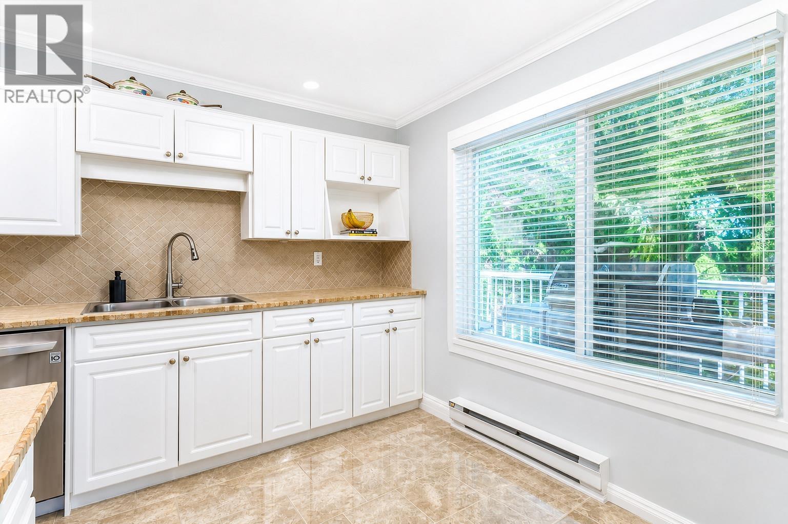 301 3088 FLINT STREET, Port Coquitlam
