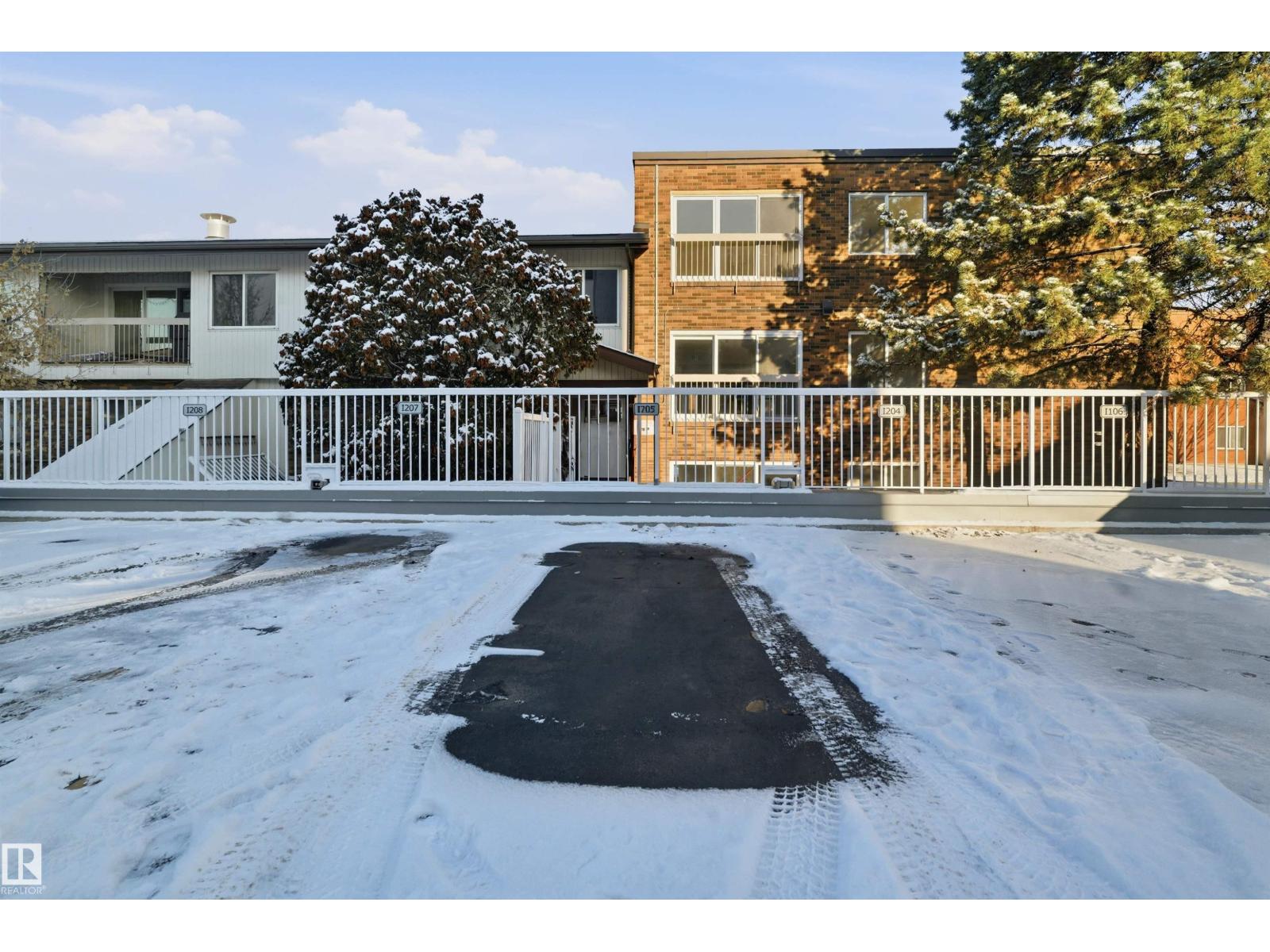 #205 11440 40 avenue NW - 24