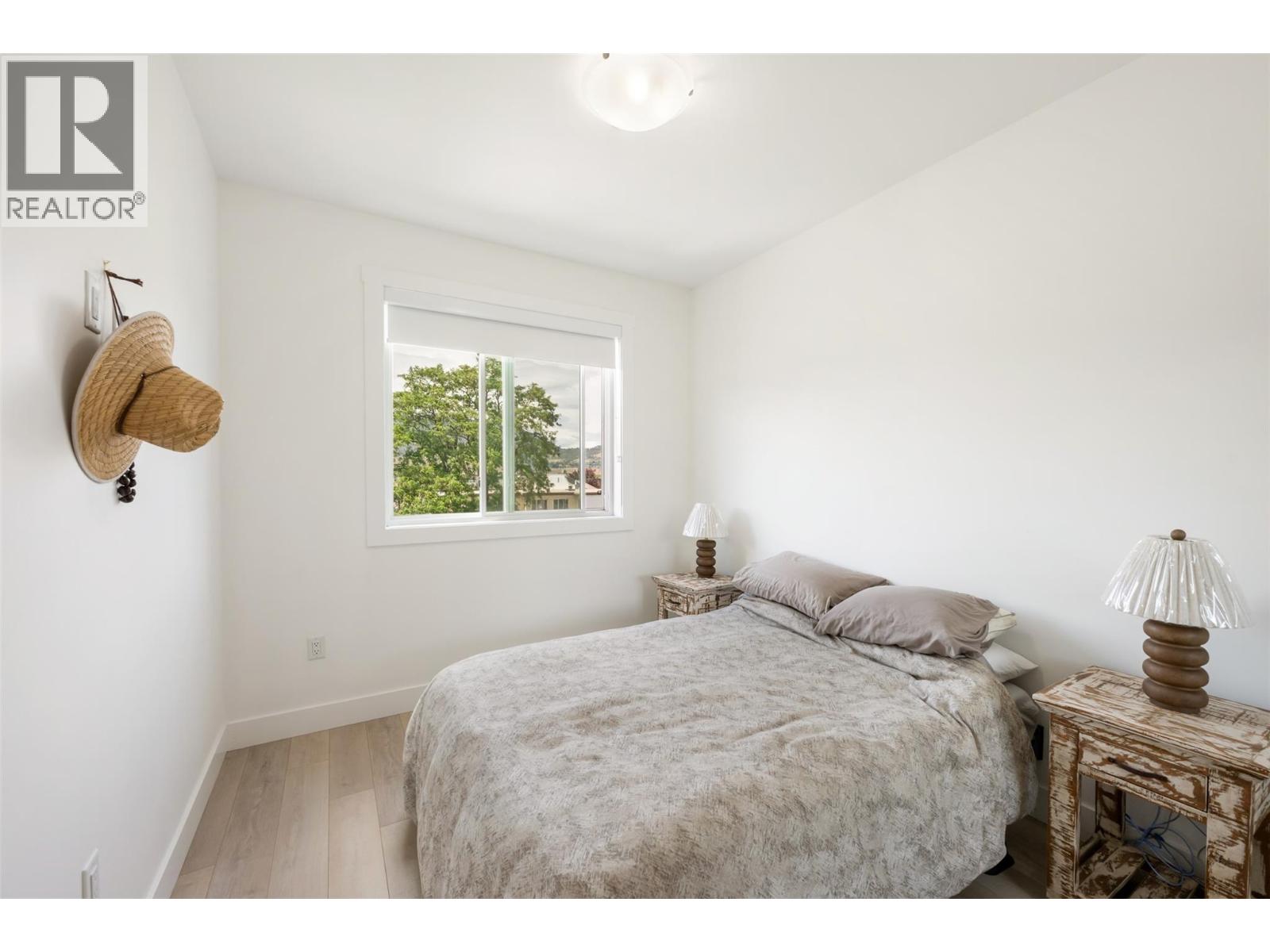 #107 210 Scott Avenue - 35