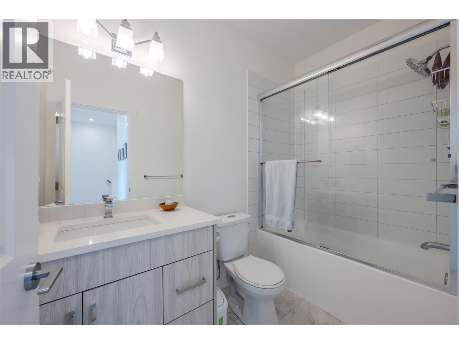 #107 210 Scott Avenue - 40
