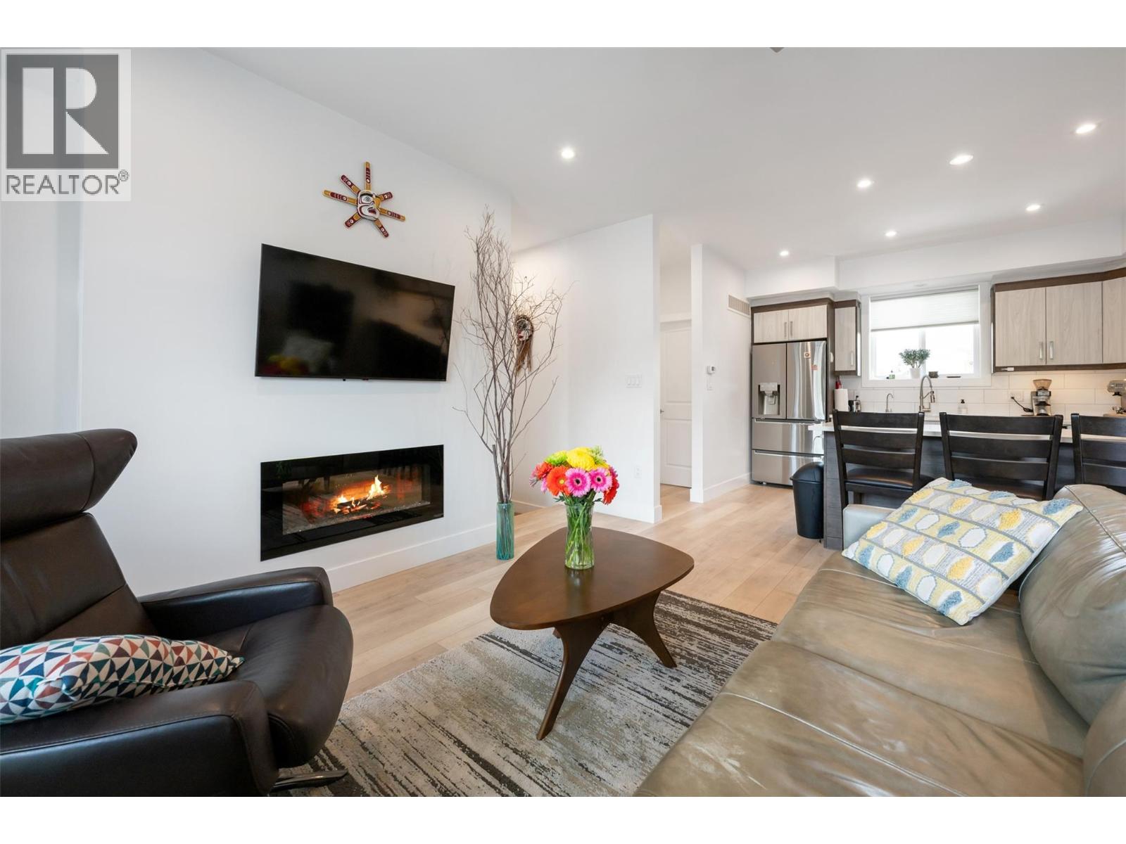 #107 210 Scott Avenue - 11