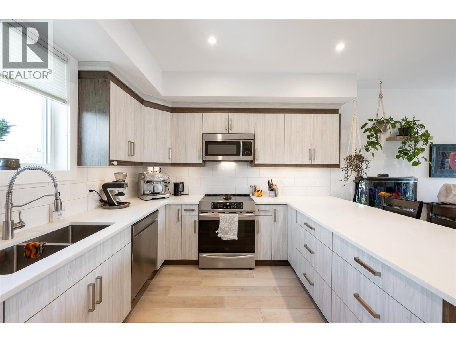 #107 210 Scott Avenue - 18