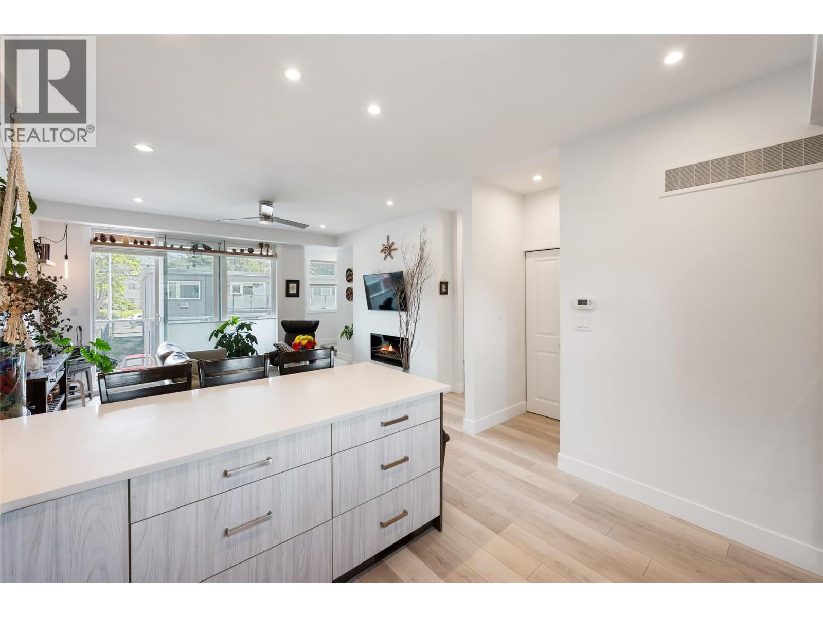 #107 210 Scott Avenue - 19