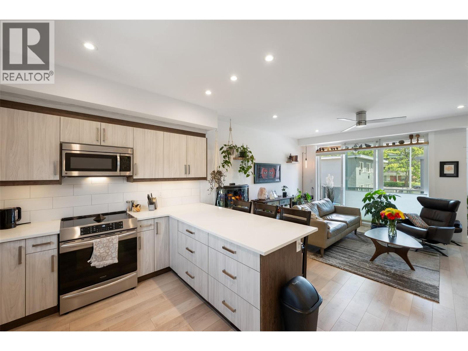 #107 210 Scott Avenue - 20