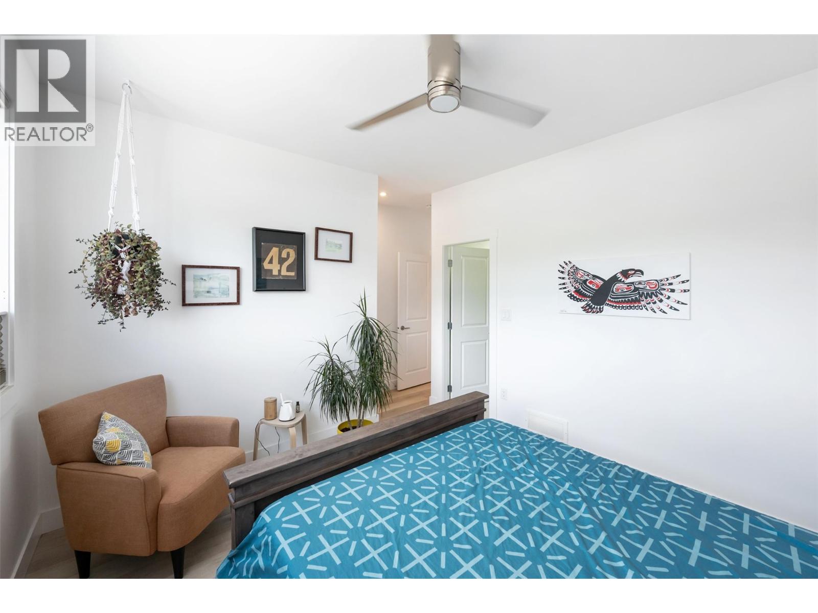 #107 210 Scott Avenue - 32
