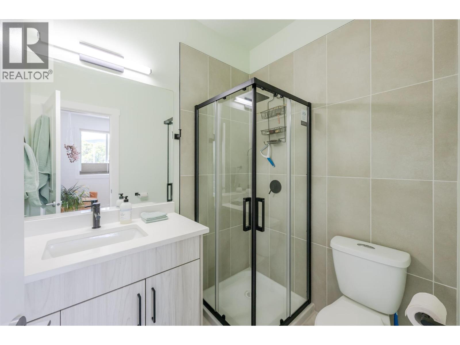#107 210 Scott Avenue - 33