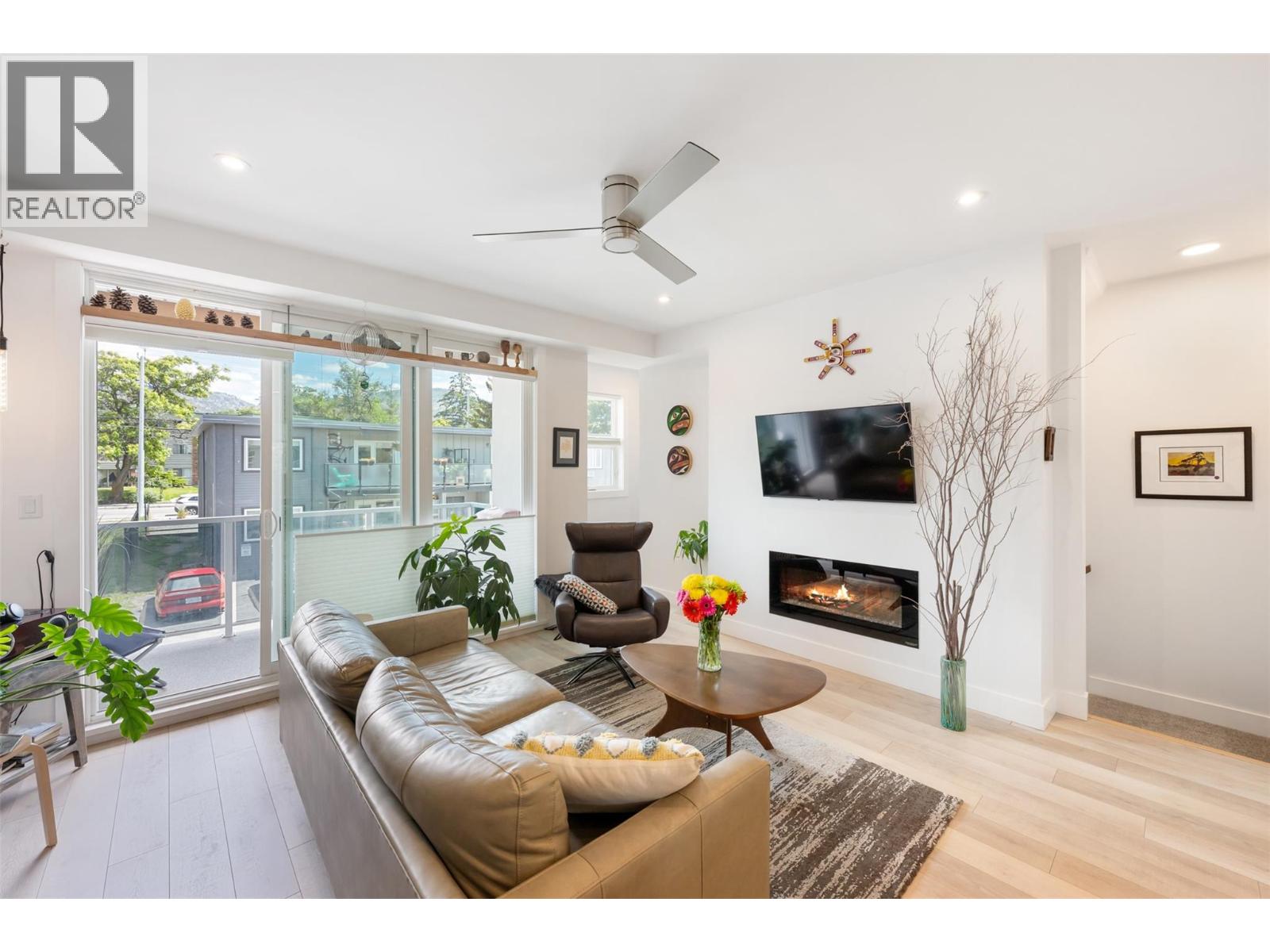 #107 210 Scott Avenue - 8