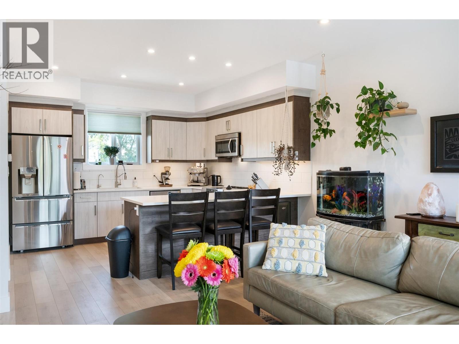 #107 210 Scott Avenue - 14