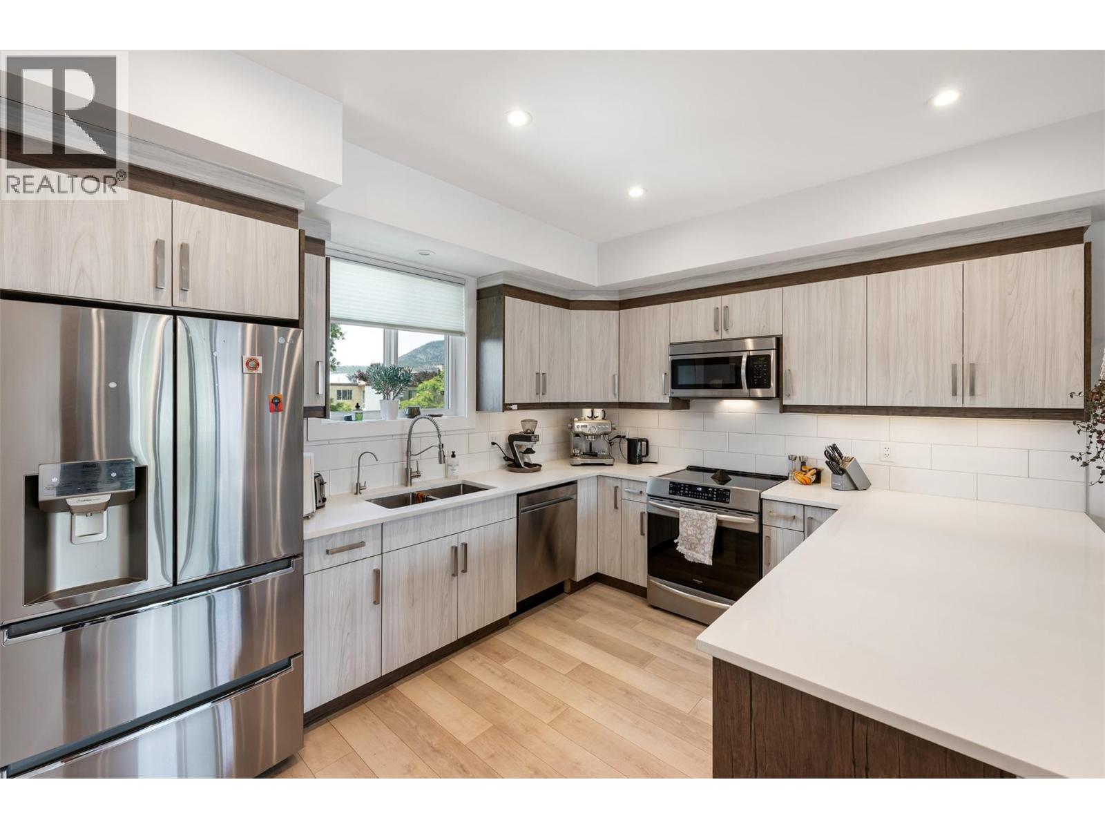 #107 210 Scott Avenue - 17