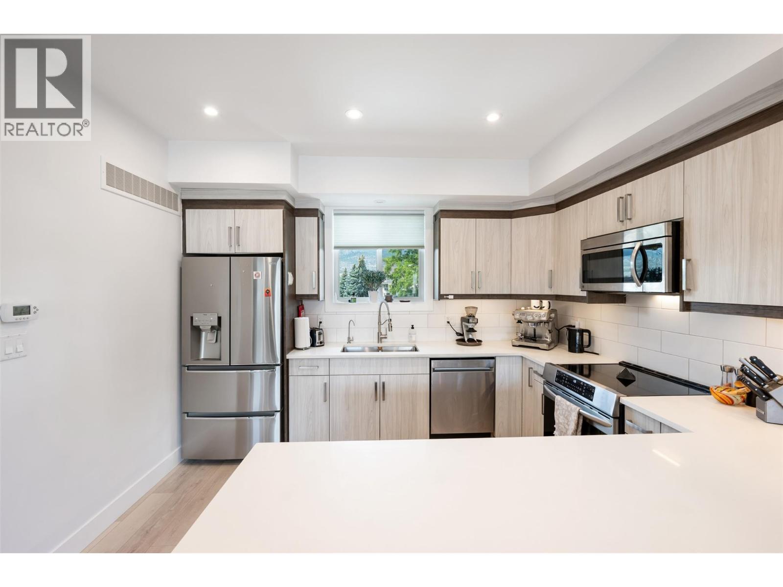 #107 210 Scott Avenue - 16
