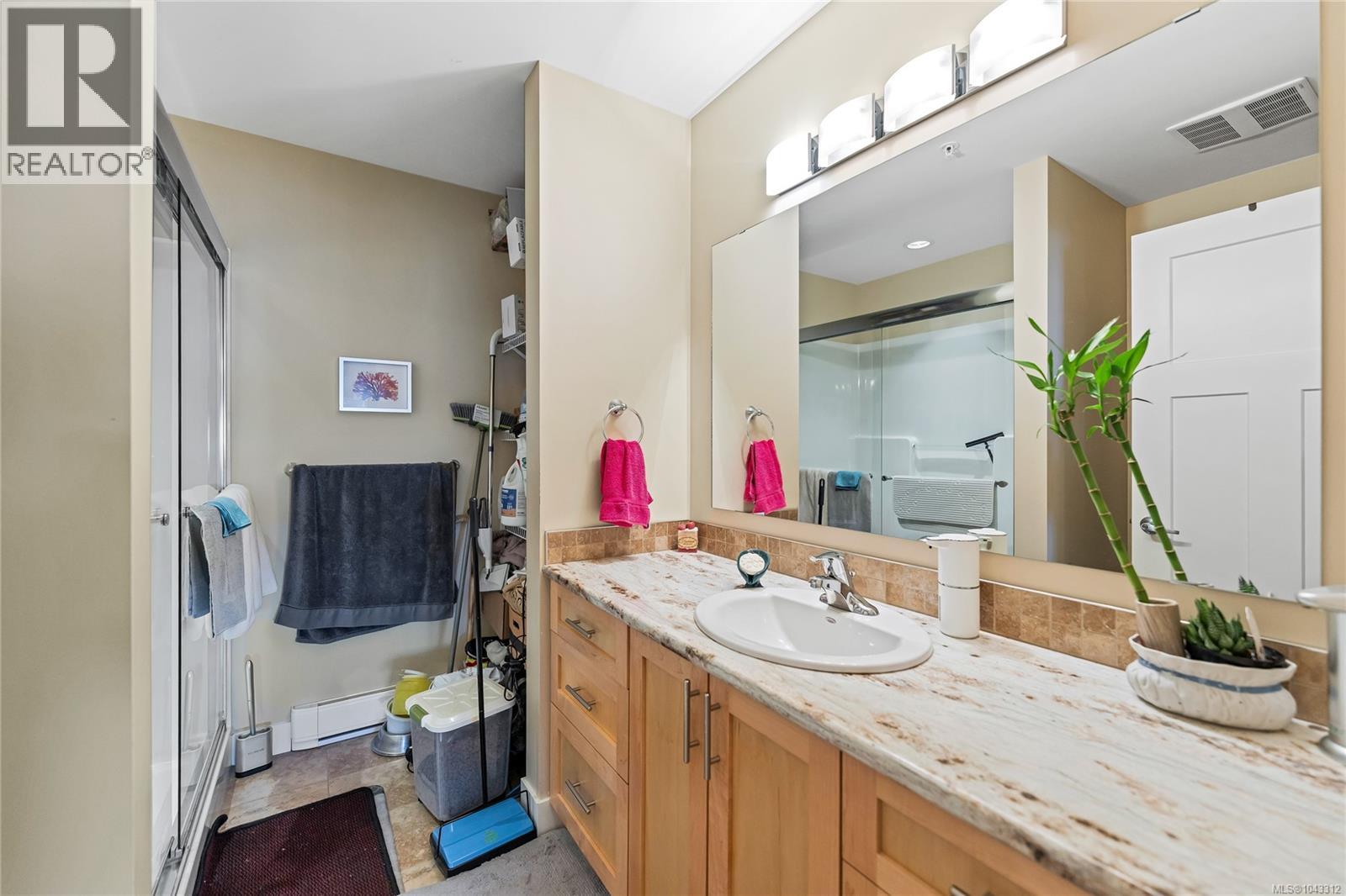 #301 1533 Joan Ave - 13