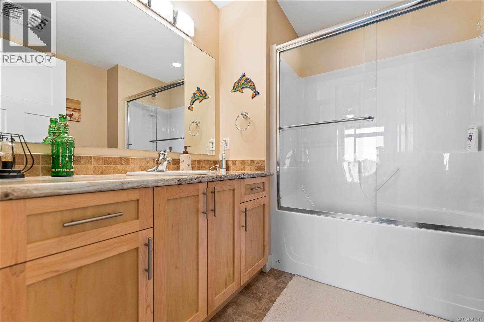 #301 1533 Joan Ave - 16