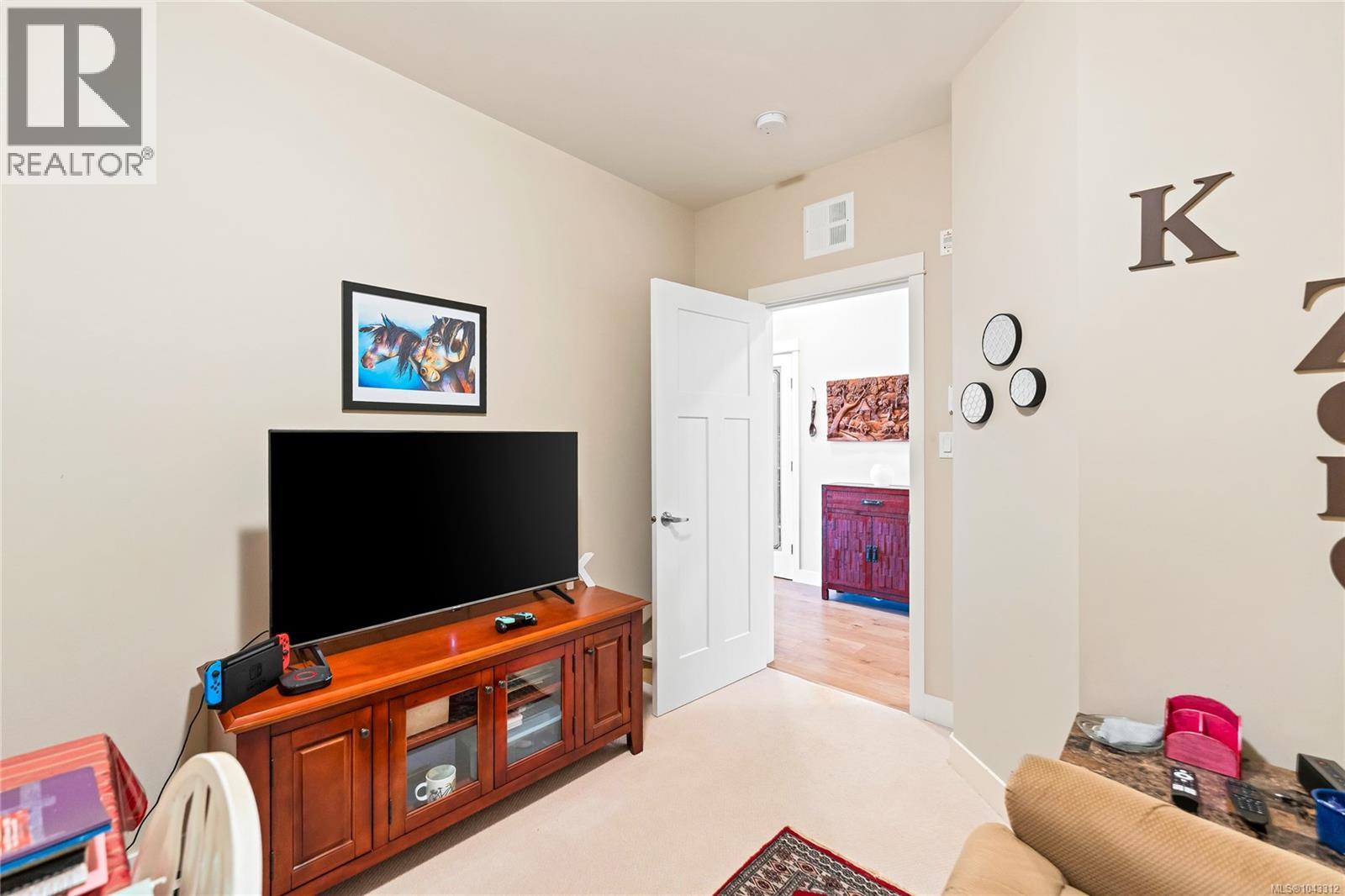 #301 1533 Joan Ave - 17