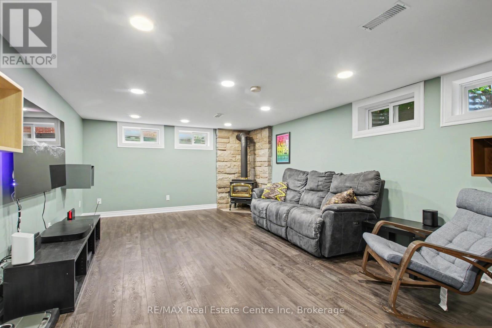 23 GLENBURNIE DRIVE - 13