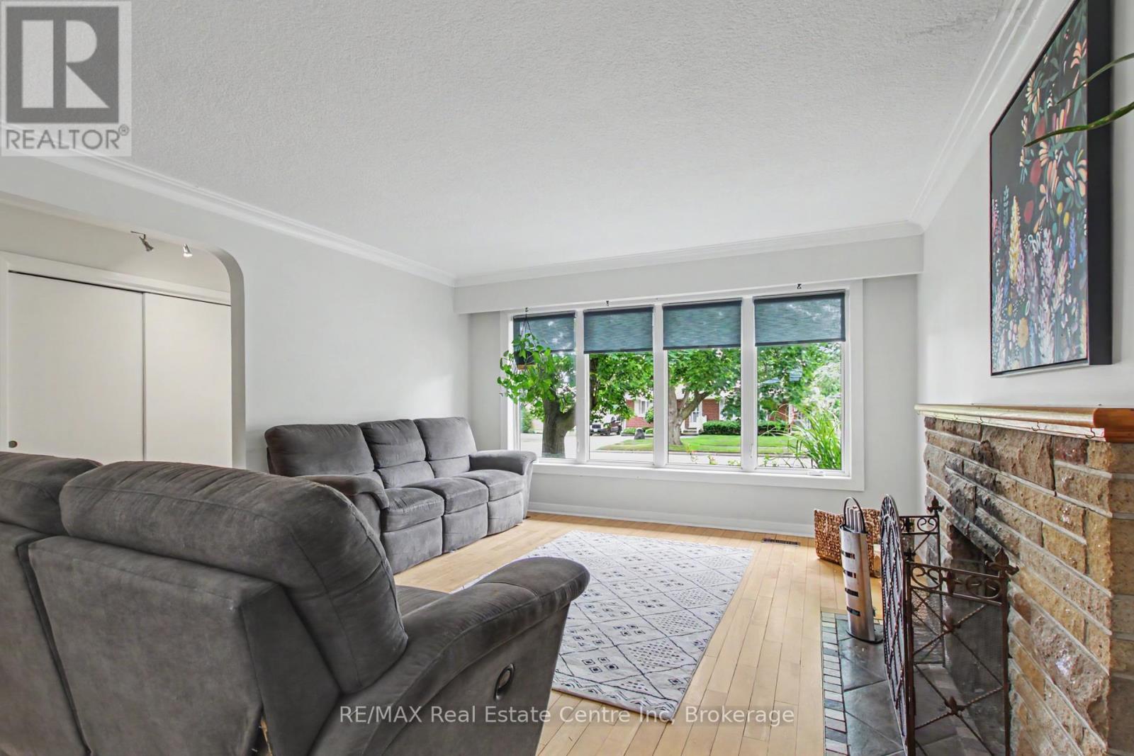 23 GLENBURNIE DRIVE - 4
