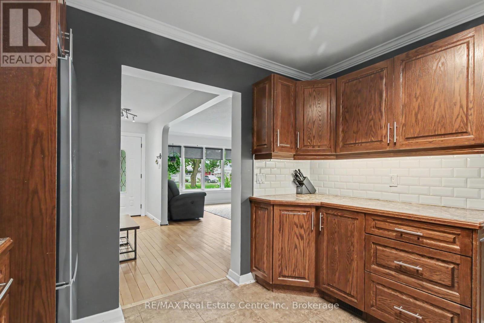 23 GLENBURNIE DRIVE - 8