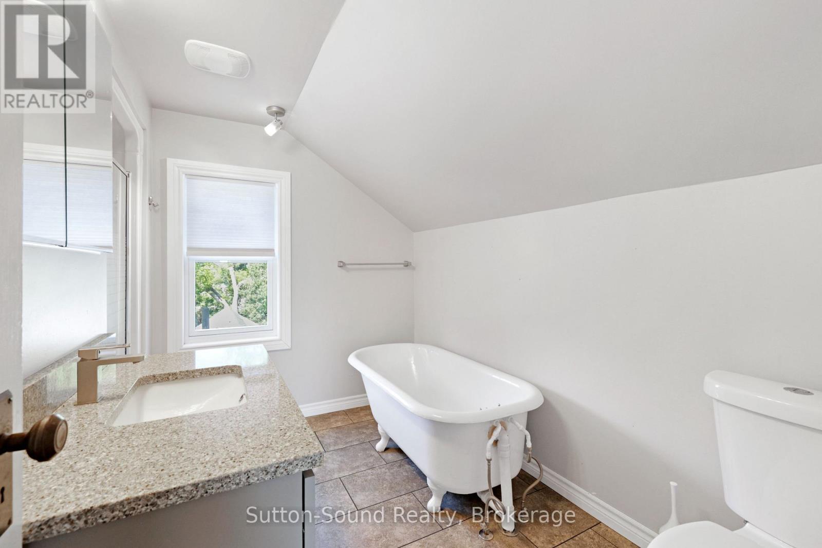 1540 5TH AVENUE W - 29