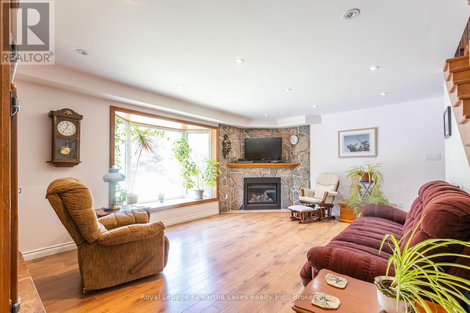9 ROSCO LANE - 10