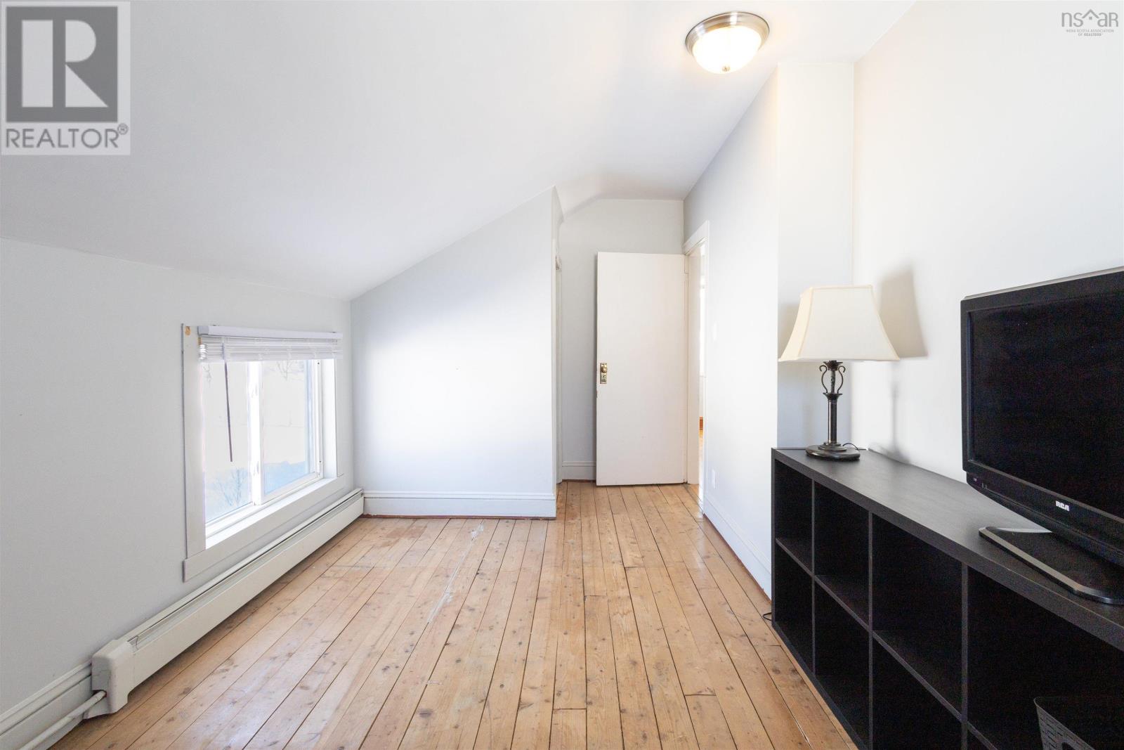 31 Hillcrest Street - 23