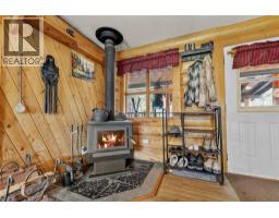 Living room - 581 Kane Valley Road, Merritt, BC V1K1M9 Photo 6