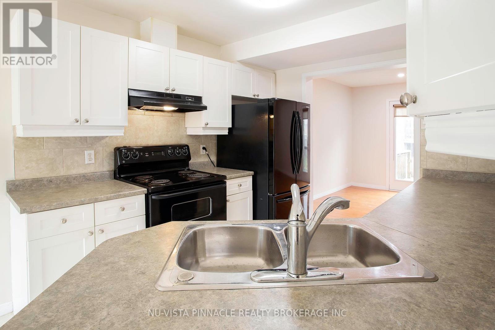#18 780 FANSHAWE PARK ROAD E - 11