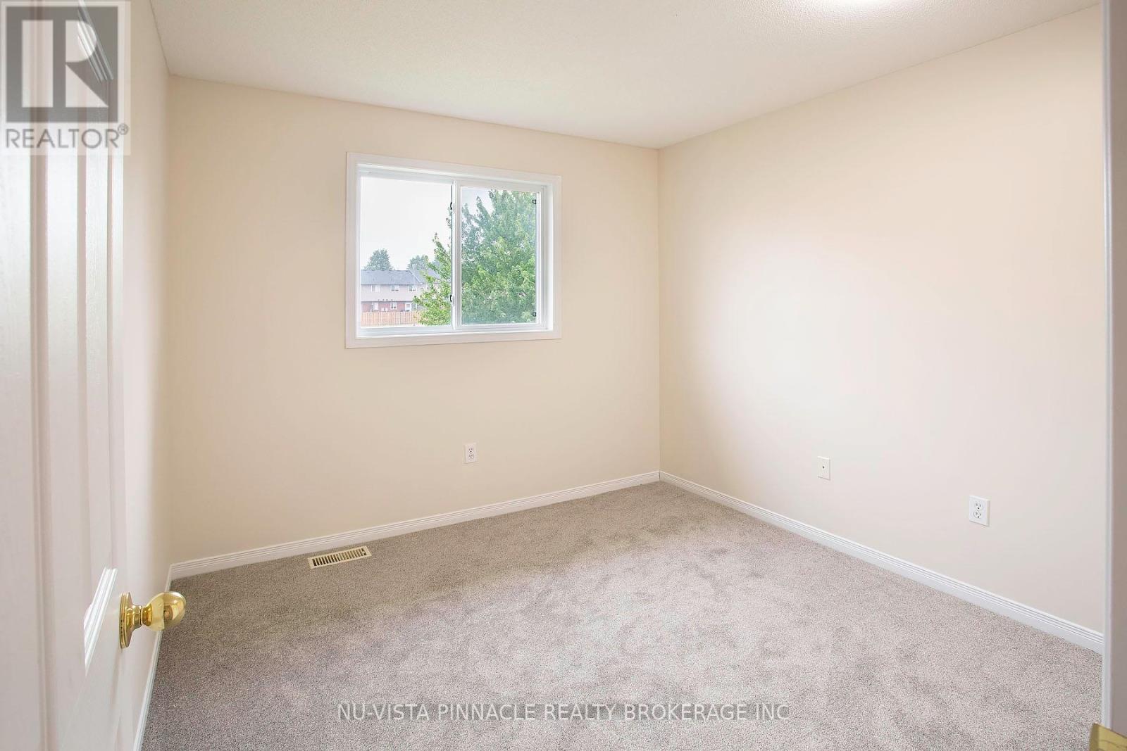 #18 780 FANSHAWE PARK ROAD E - 26
