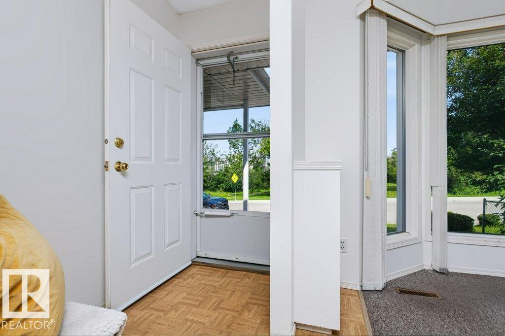 10057 91 AV NW - 16