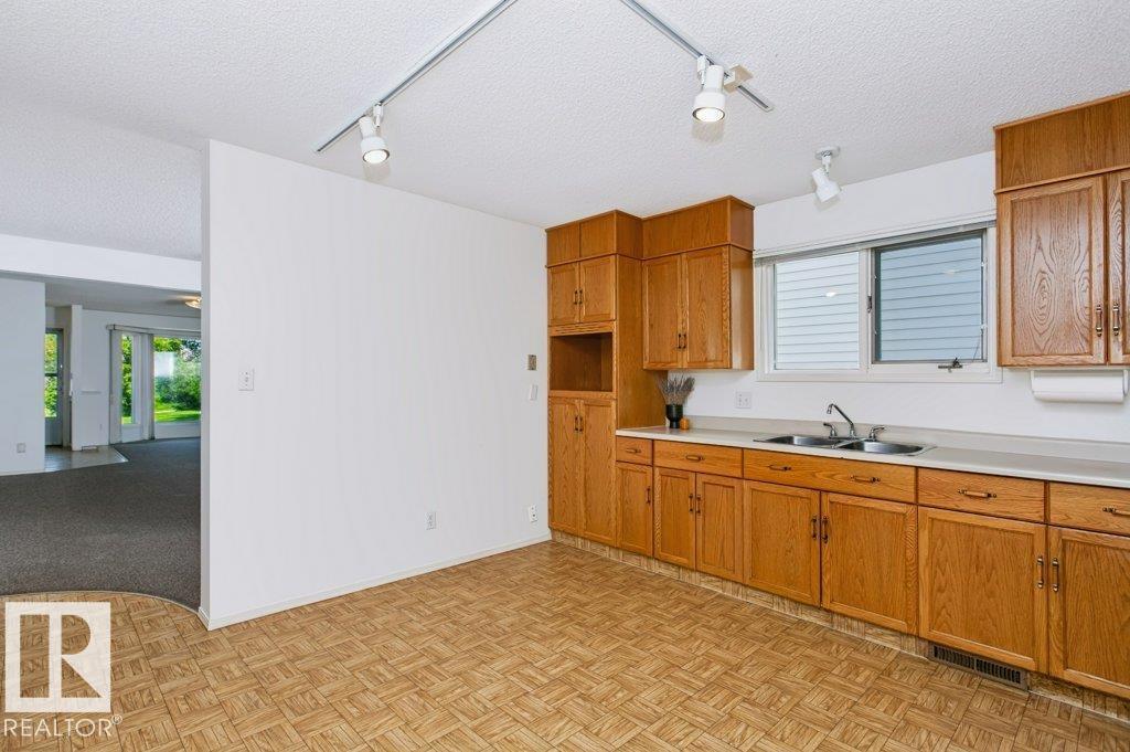10057 91 AV NW - 20