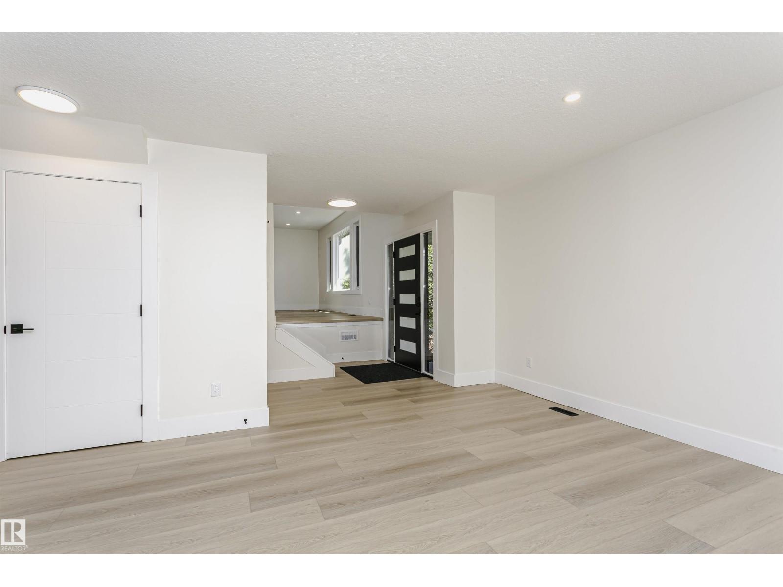 3412 108 ST NW - 28