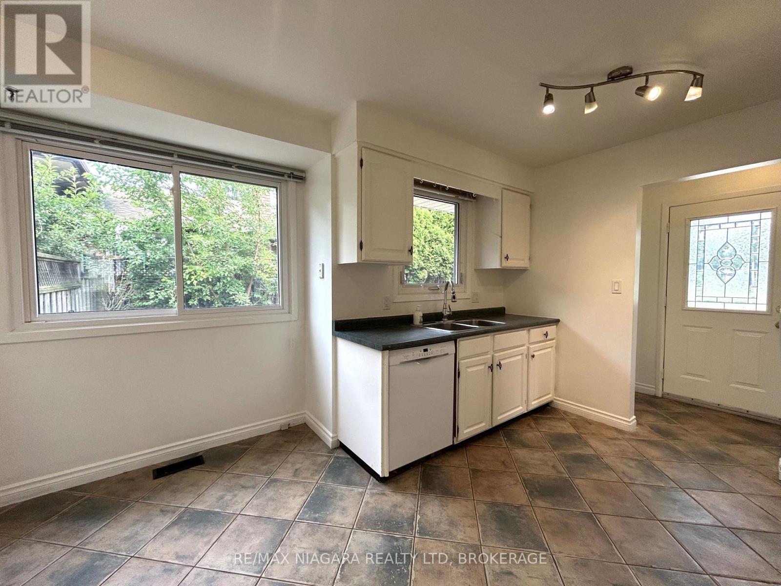 26 FRIARS COURT - 11