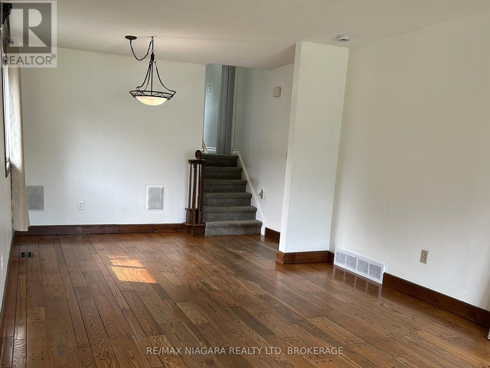 26 FRIARS COURT - 5