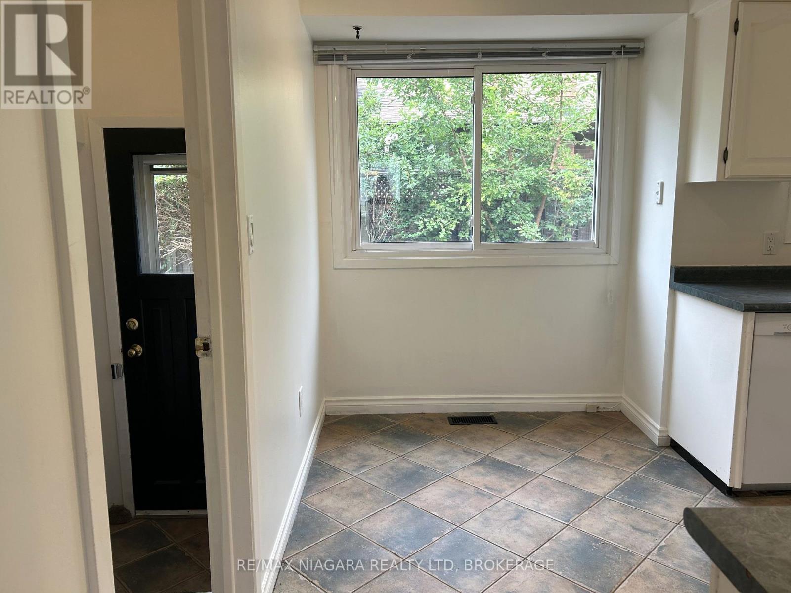 26 FRIARS COURT - 8