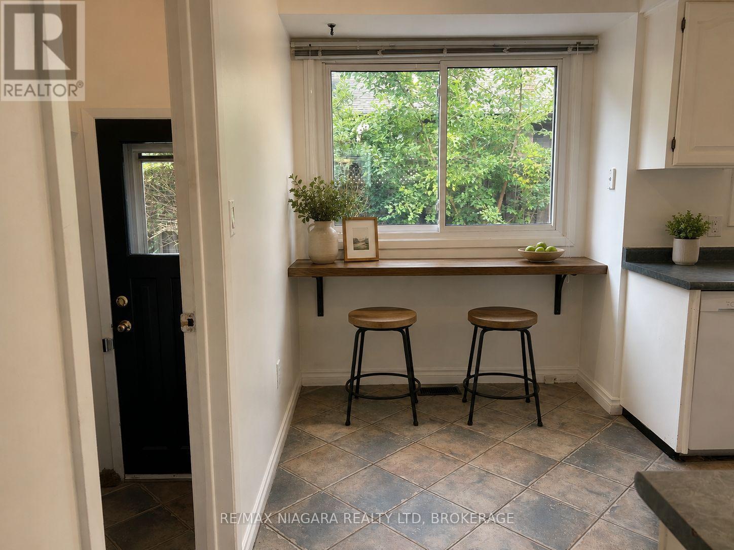26 FRIARS COURT - 9