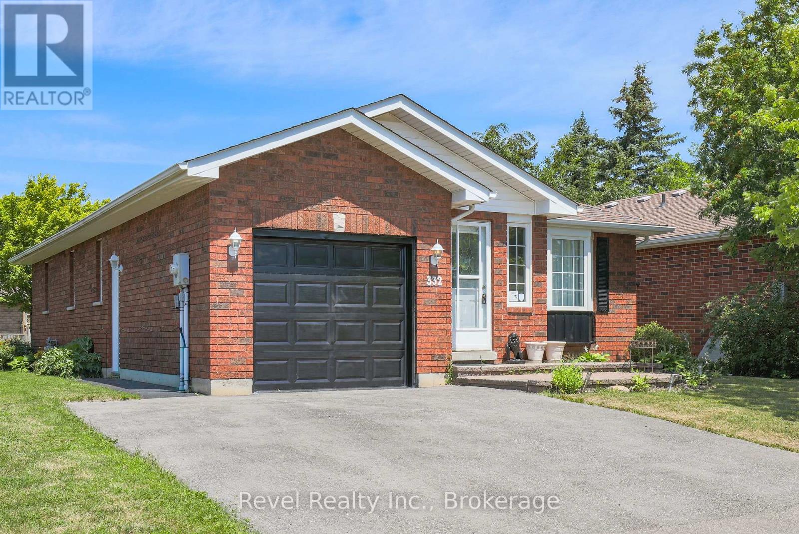 332 MARY STREET W - 1