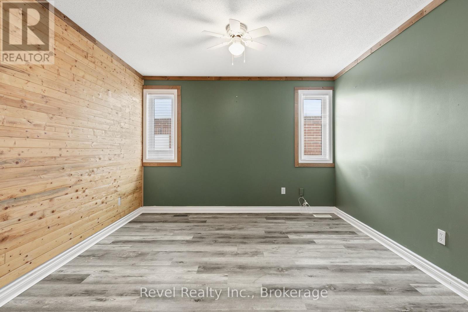 332 MARY STREET W - 23