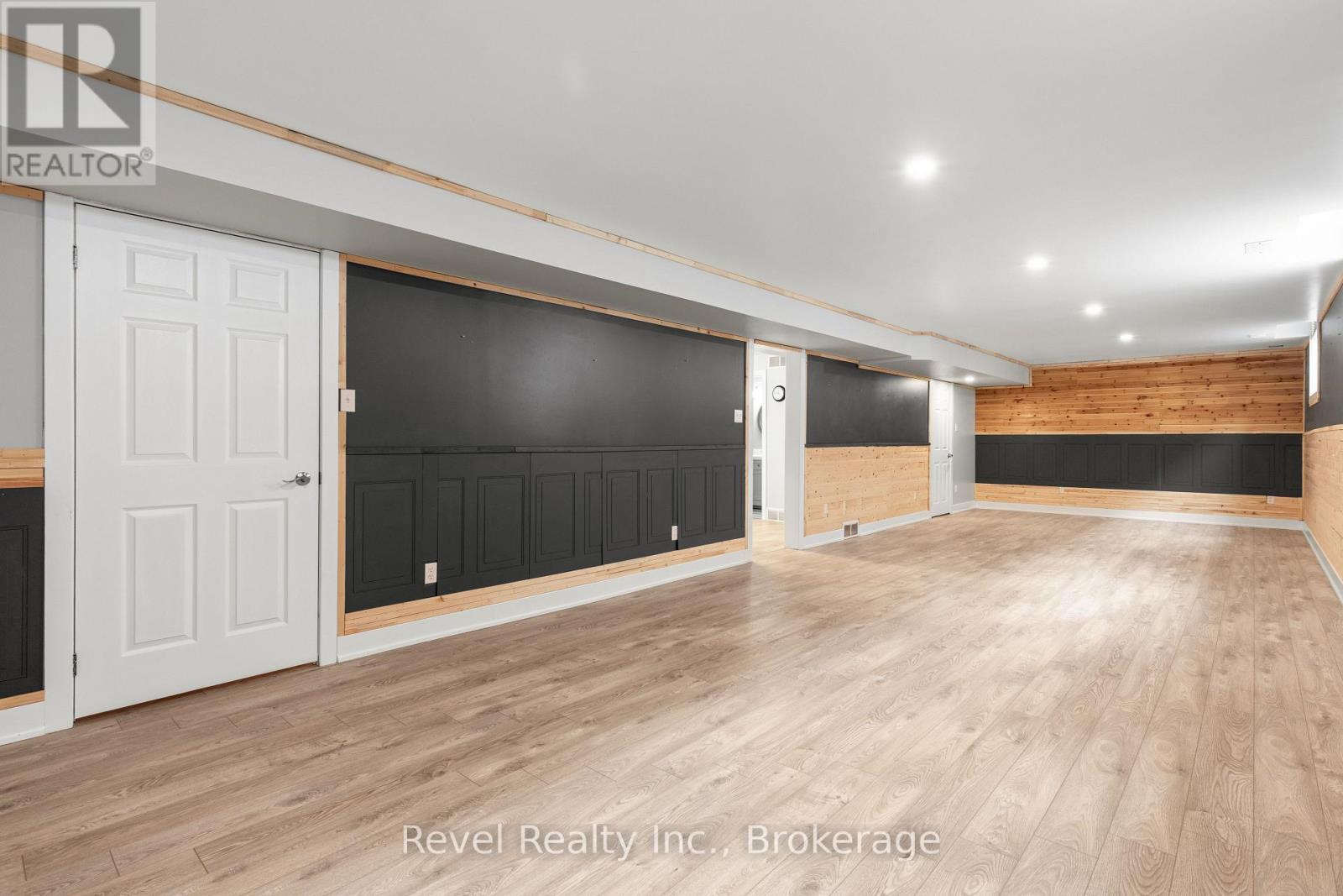 332 MARY STREET W - 31