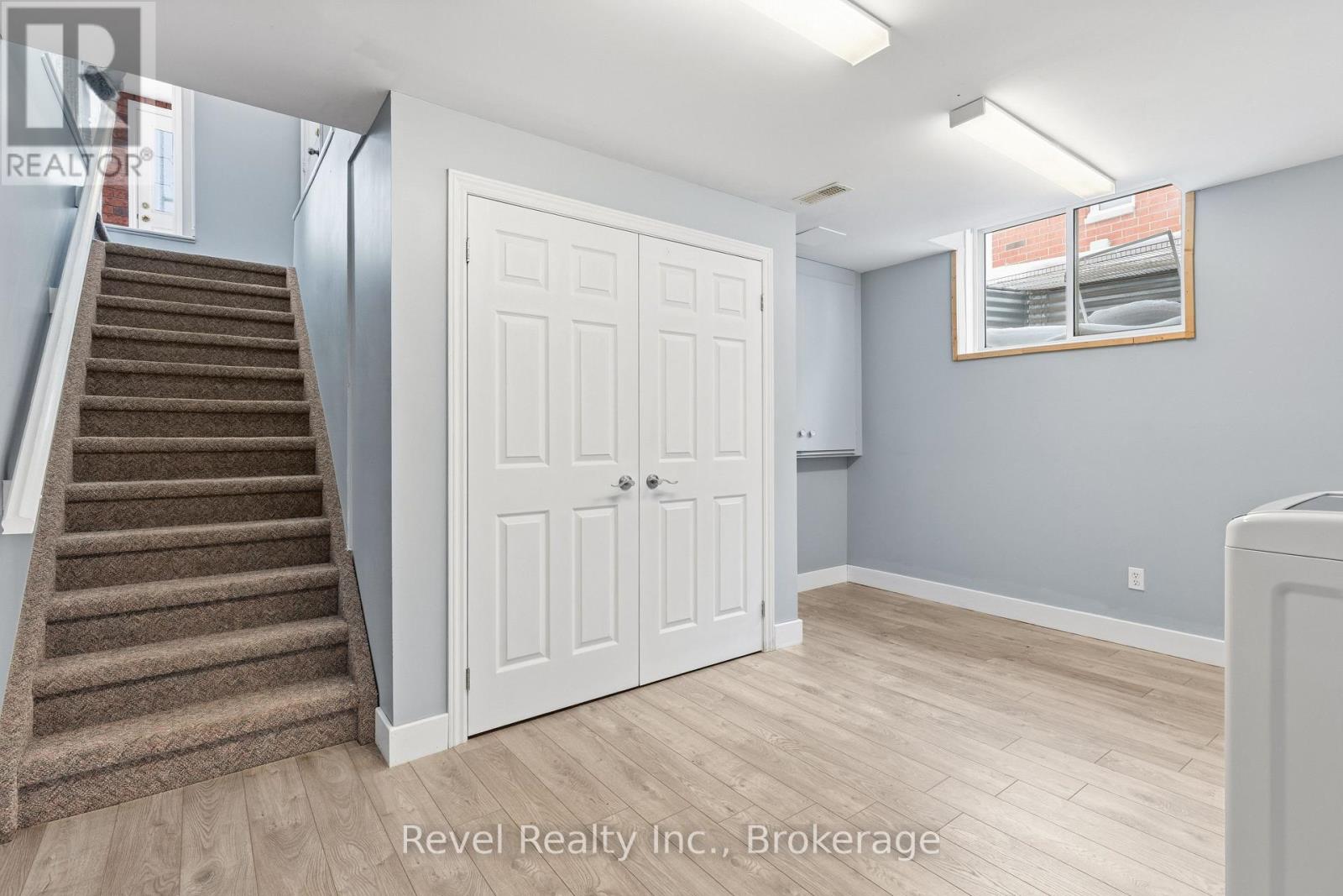 332 MARY STREET W - 28