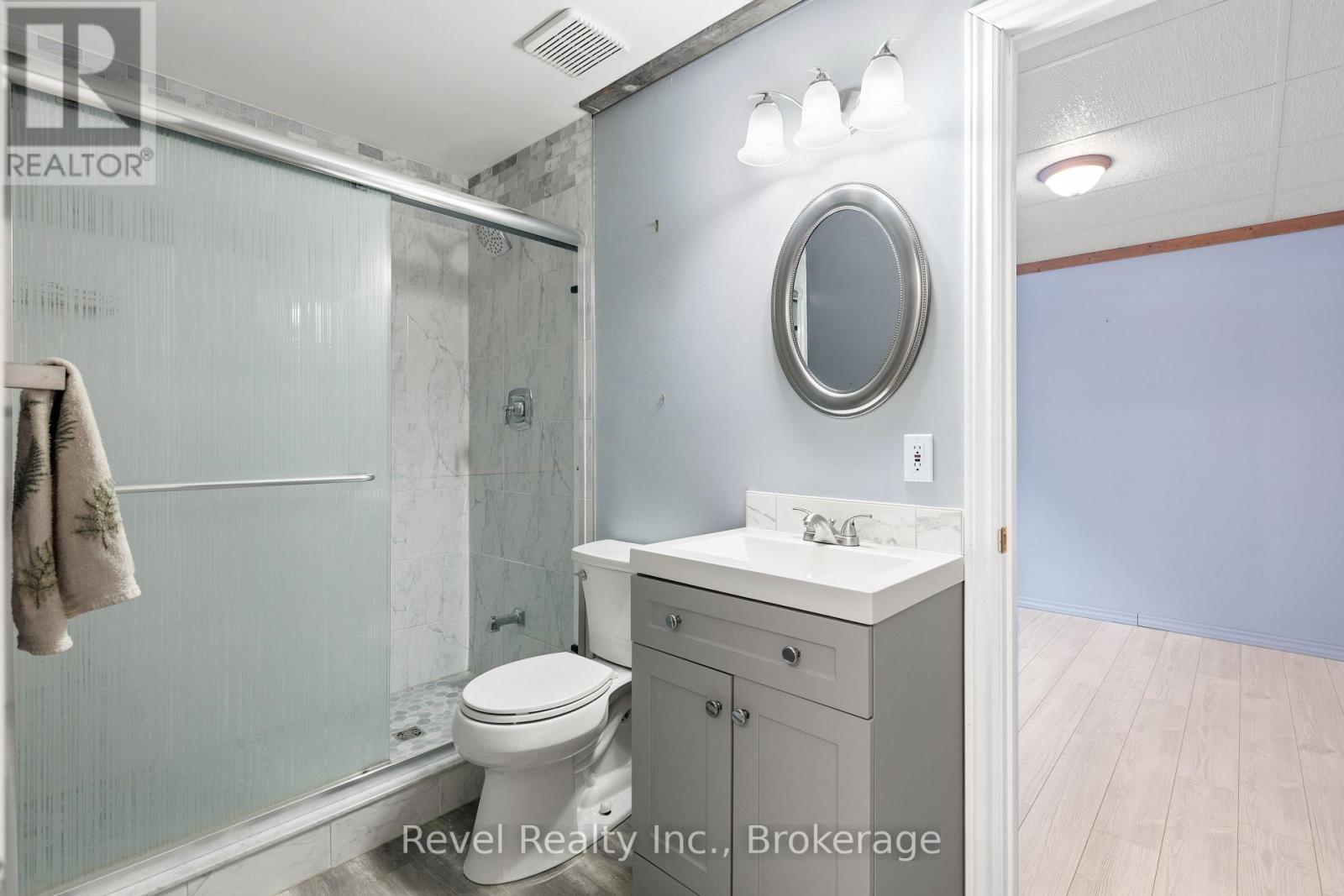 332 MARY STREET W - 34