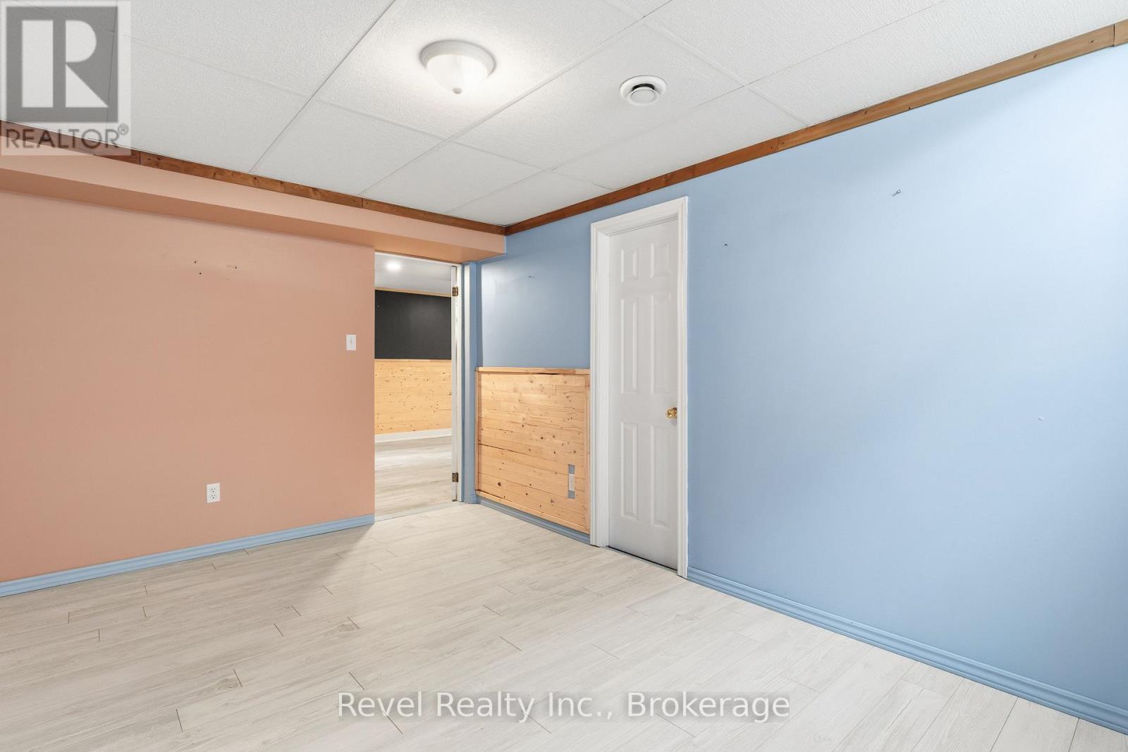 332 MARY STREET W - 36