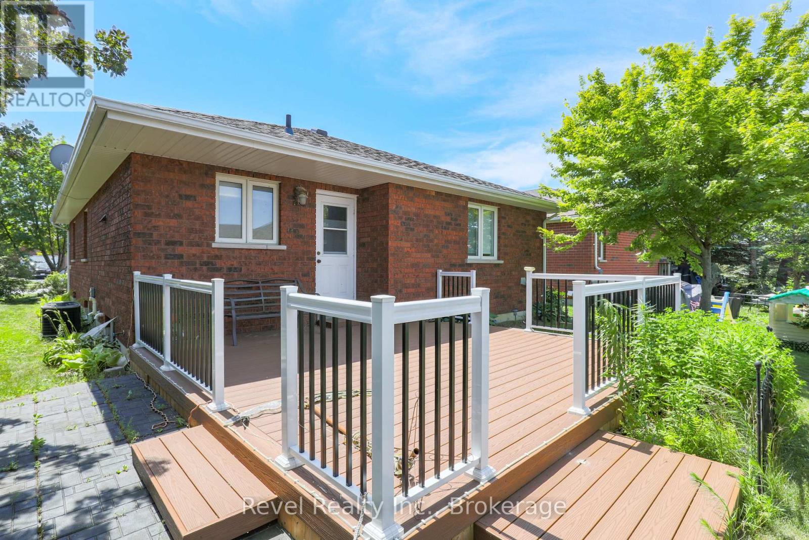 332 MARY STREET W - 40