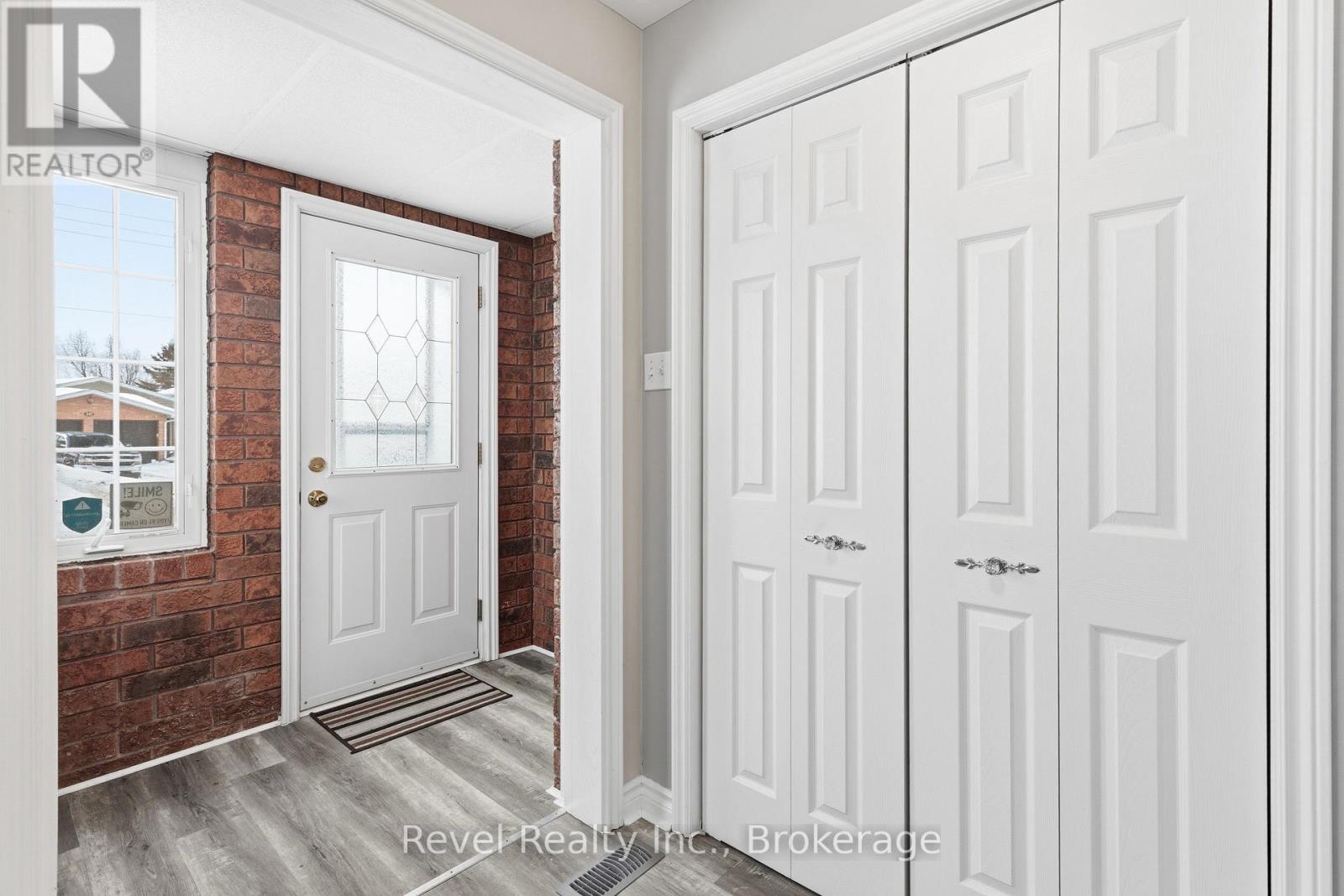 332 MARY STREET W - 6