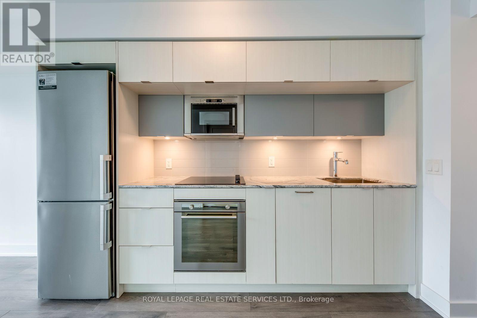 #1320 585 BLOOR STREET E - 9