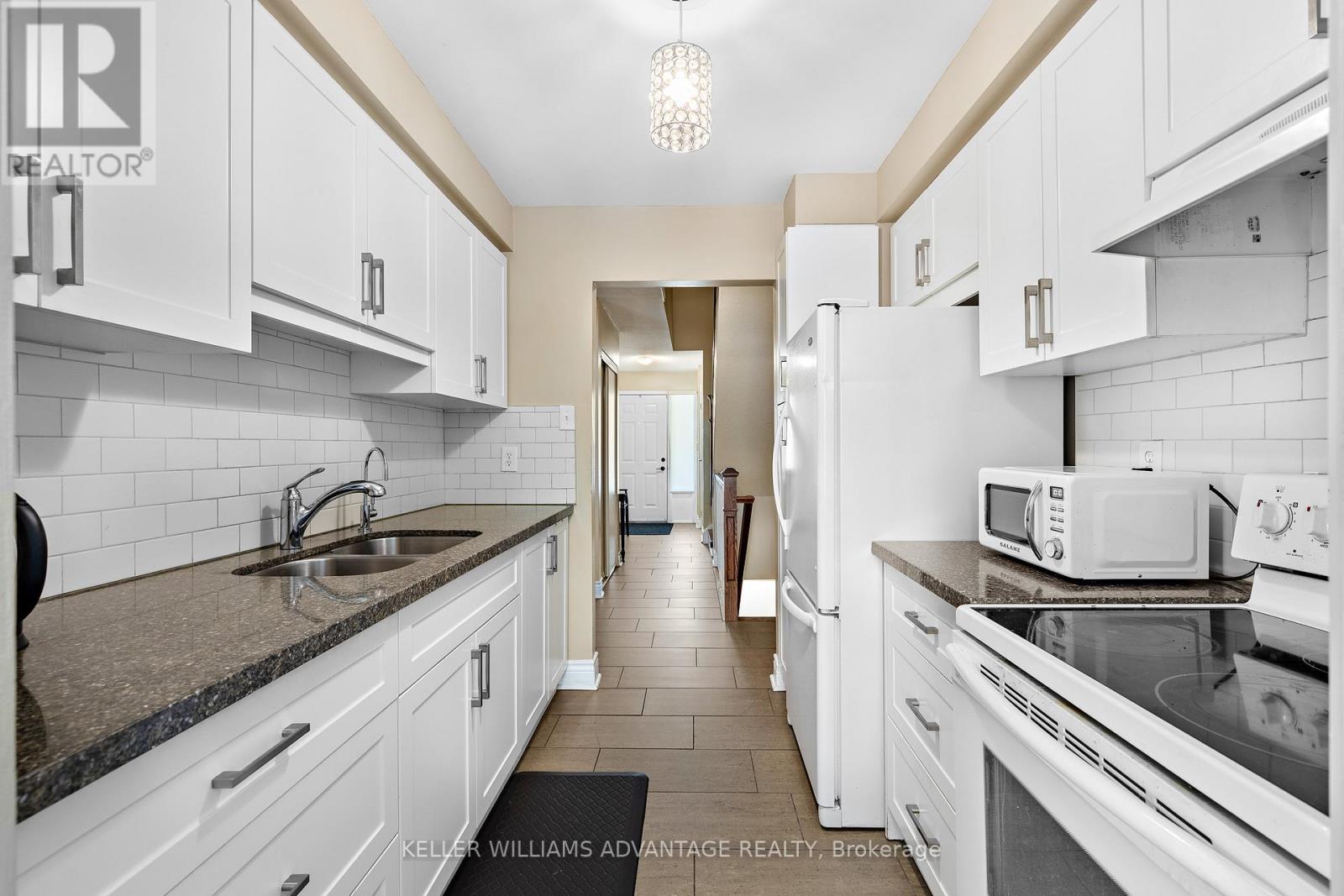 #17 1051 SANDHURST CIRCLE - 15