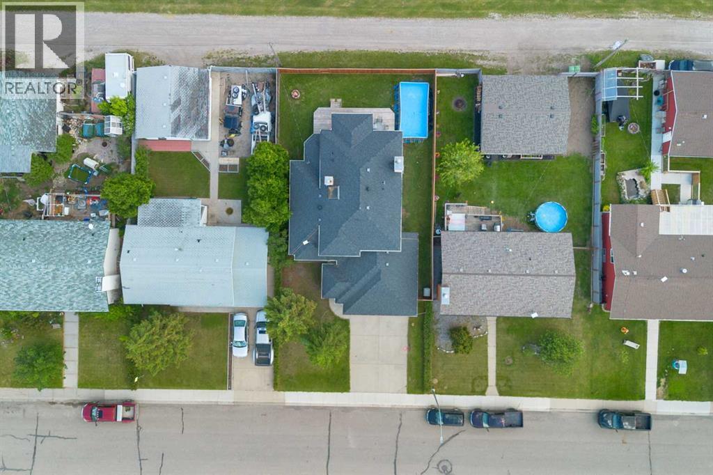 210 McKinnon Drive - 33
