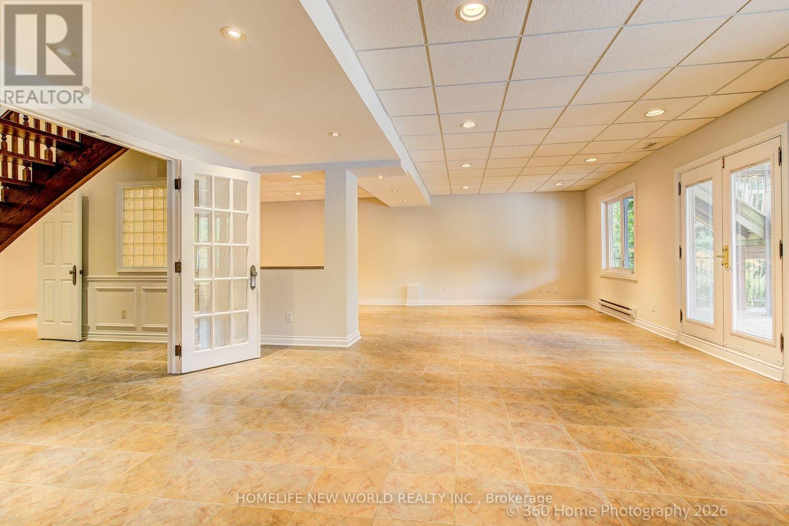 212 BURNS BOULEVARD - 36