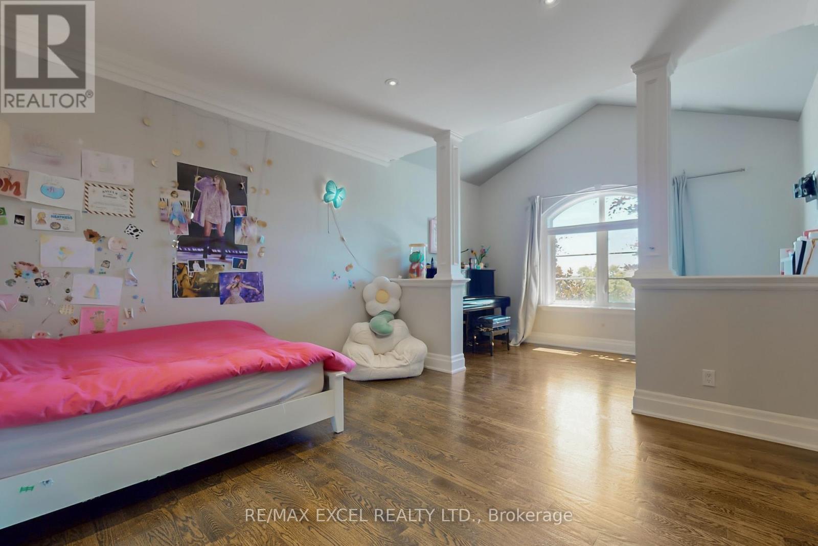 2 BEAU COURT - 23