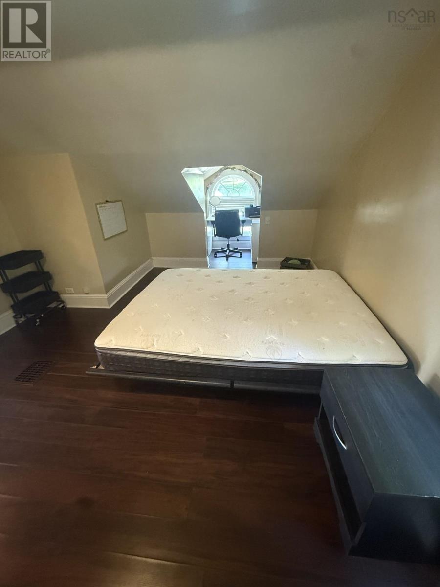 114 Hawthorne Street - 10