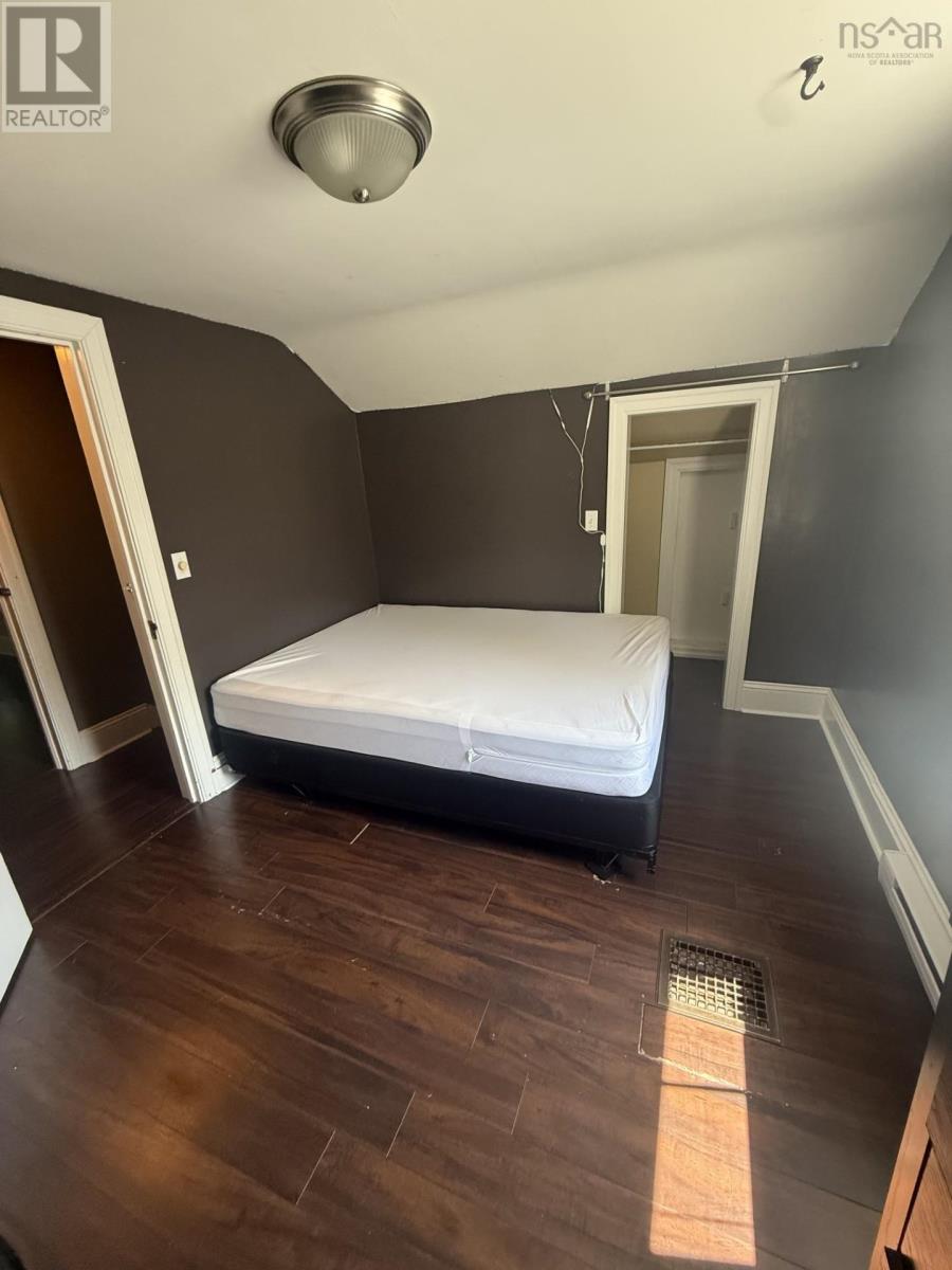 114 Hawthorne Street - 11