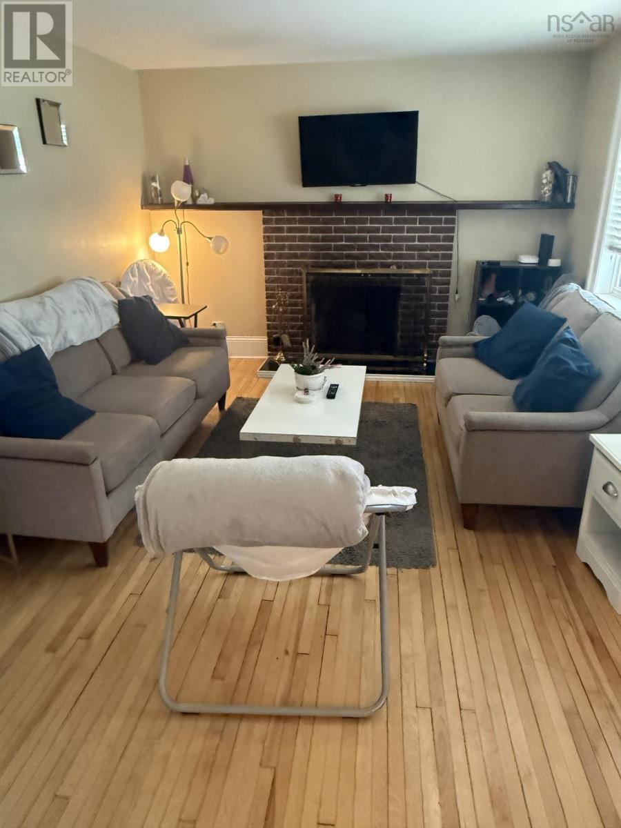 114 Hawthorne Street - 7